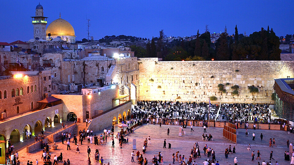 westren wall at night jerusalem israel