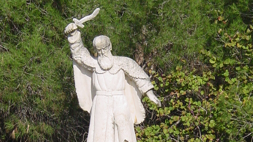 elijah statue mount carmel 001