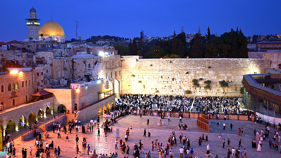 westren wall at night jerusalem israel